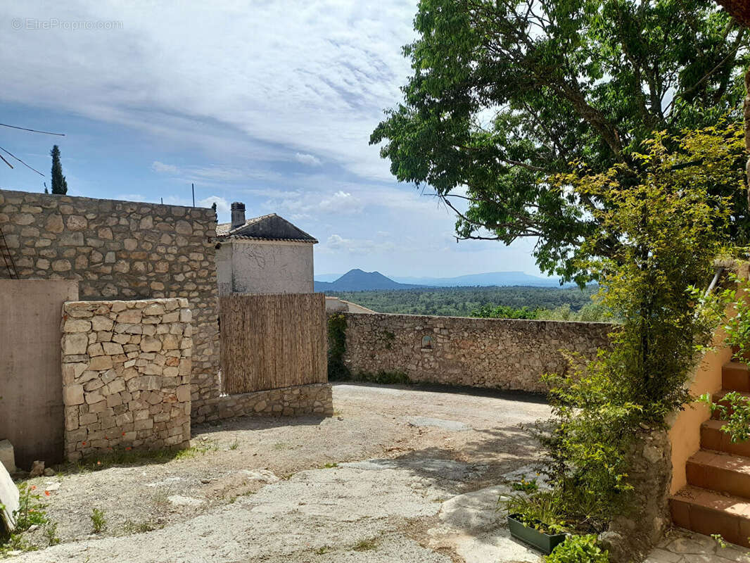 Maison à FOX-AMPHOUX