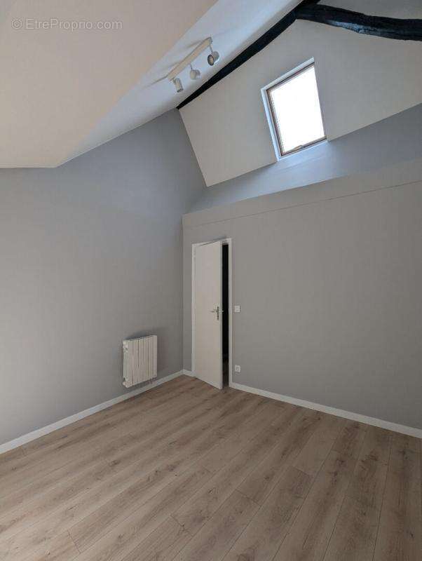 Appartement à CHANTELOUP-LES-VIGNES