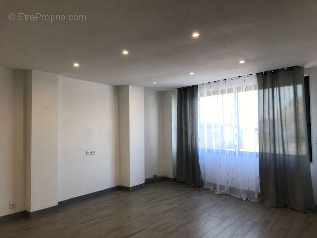 Maison à PUY-L&#039;EVEQUE