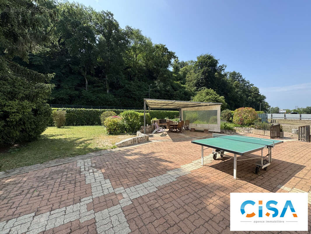 Commerce à VERNEUIL-EN-HALATTE