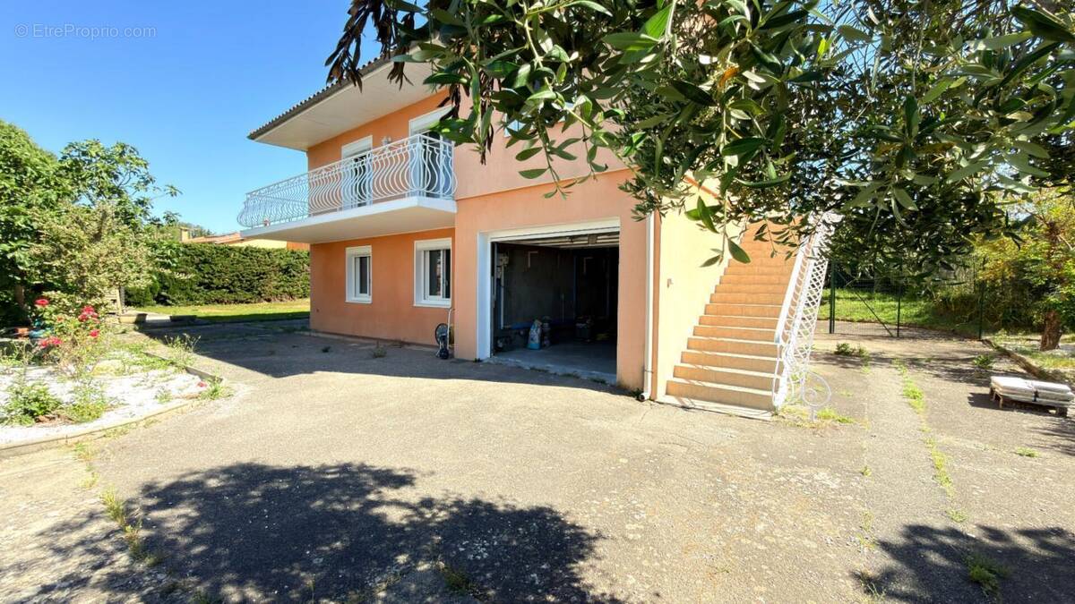 Belle villa indépendante 4chambres et garage proche Carcassonne sur terrain de 800m² - photo 1