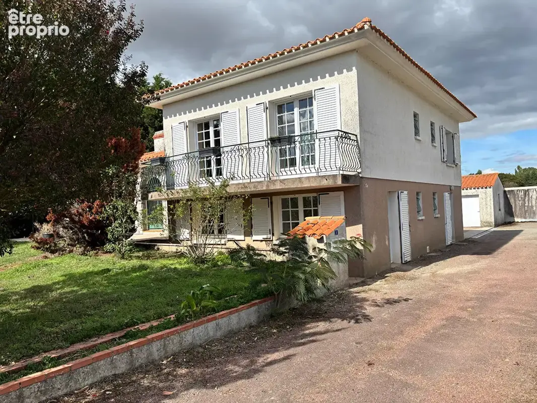 Maison 5 pièces 184 m² à vendre à Challans (85300) - photo 2