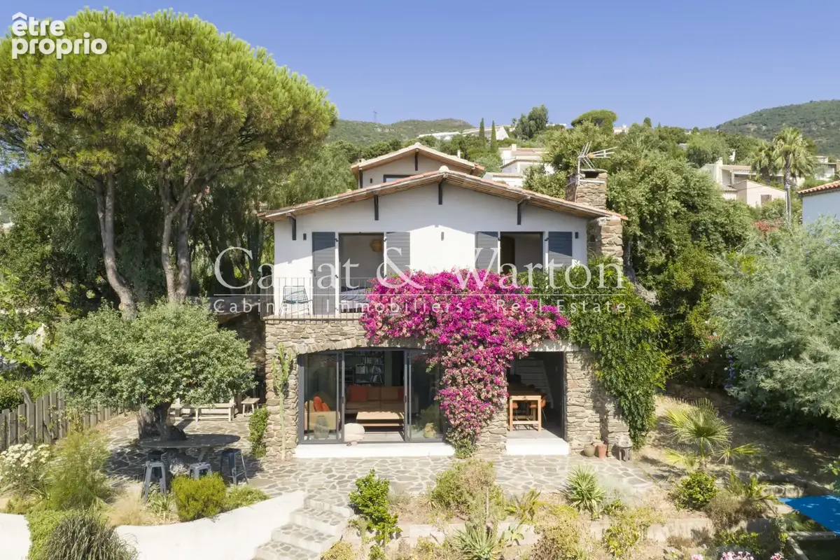 Vue mer: villa rénovée à cavalaire avec piscine - photo 15
