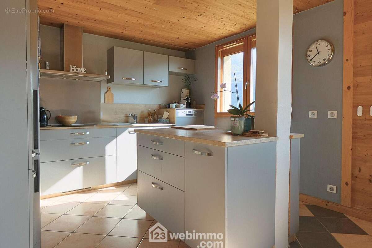 Récente, la cuisine est très fonctionnelle ... - Appartement à MARTHOD