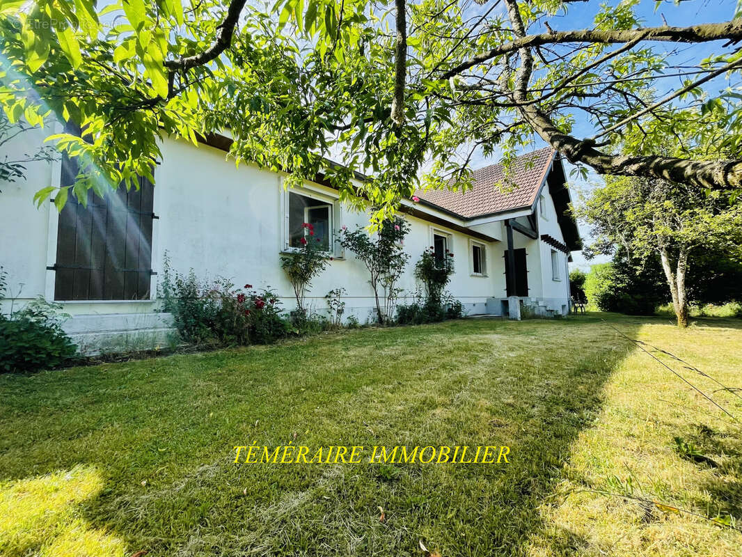 MONNET-LA-VILLE - Maison individuelle de plain-pied de 160 m2 hab - photo 5