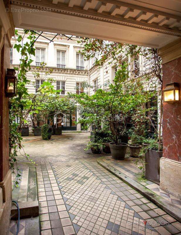 Appartement 107 m² à Paris-7e  - photo 4