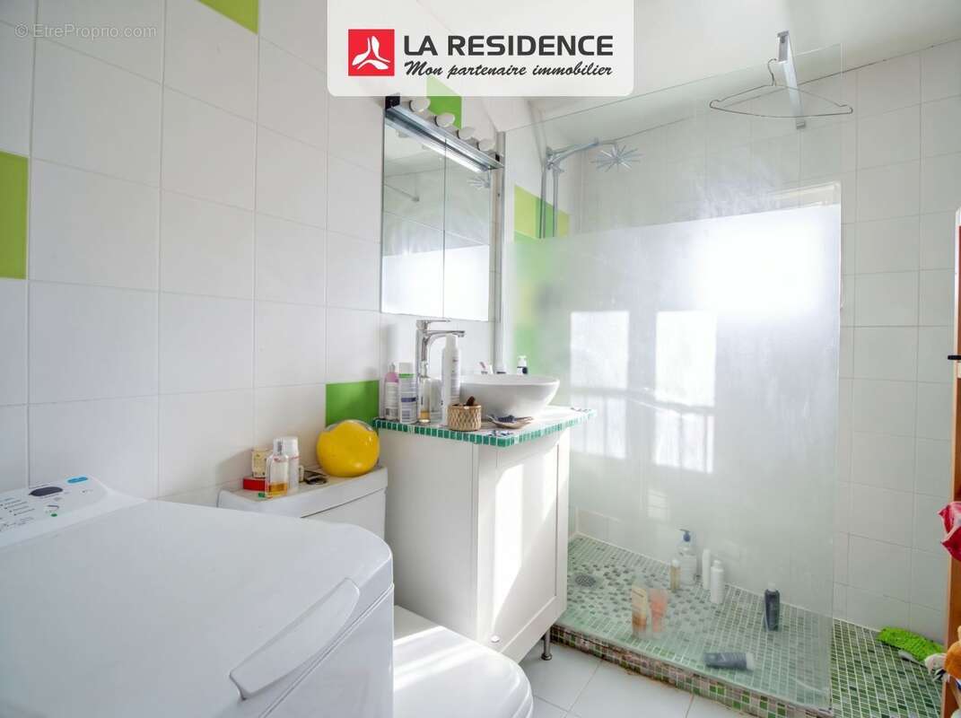 Appartement à CHANTELOUP-LES-VIGNES