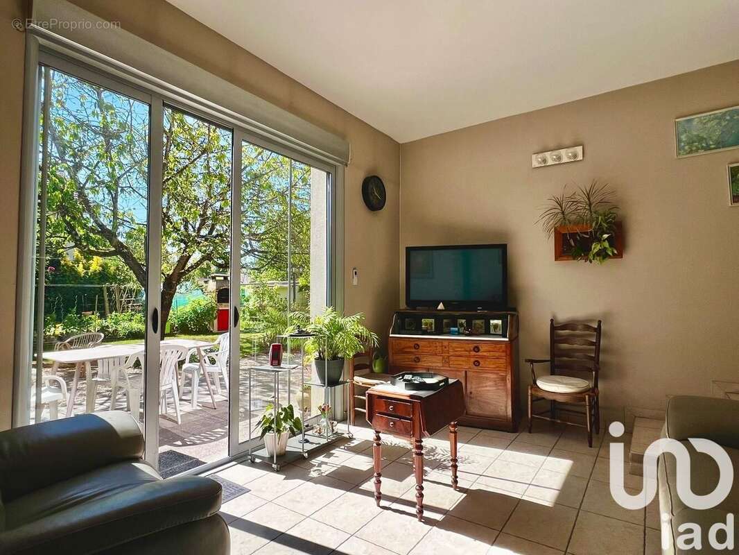 Photo 2 - Maison à DAMMARIE-LES-LYS