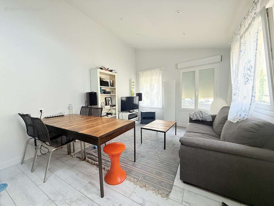 Appartement à CHILLY-MAZARIN