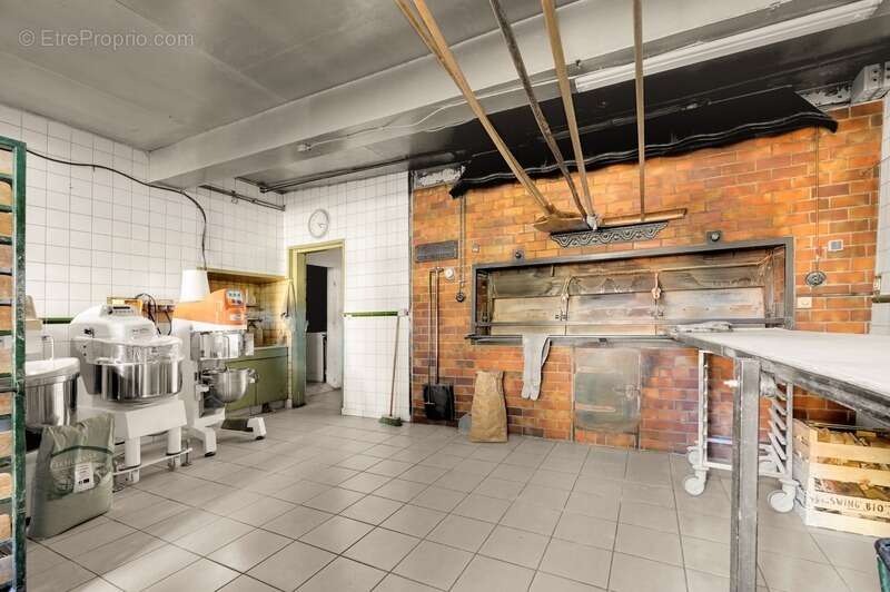 Commerce à L&#039;ISLE-EN-DODON