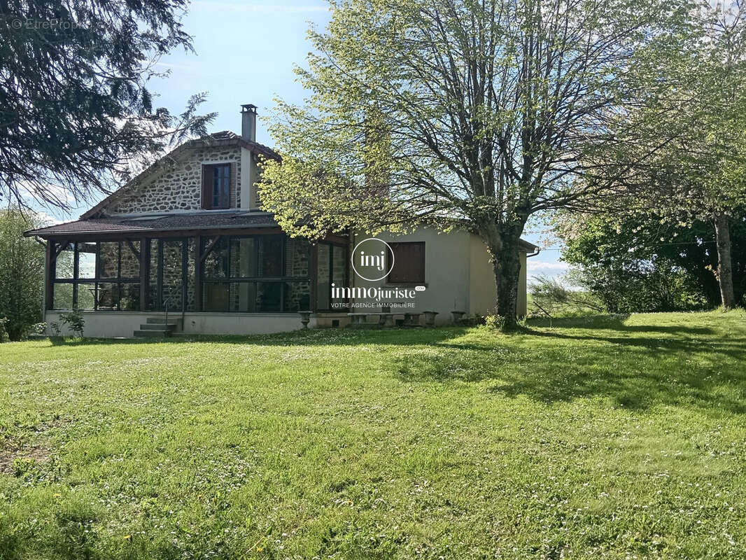 Maison à BUJALEUF