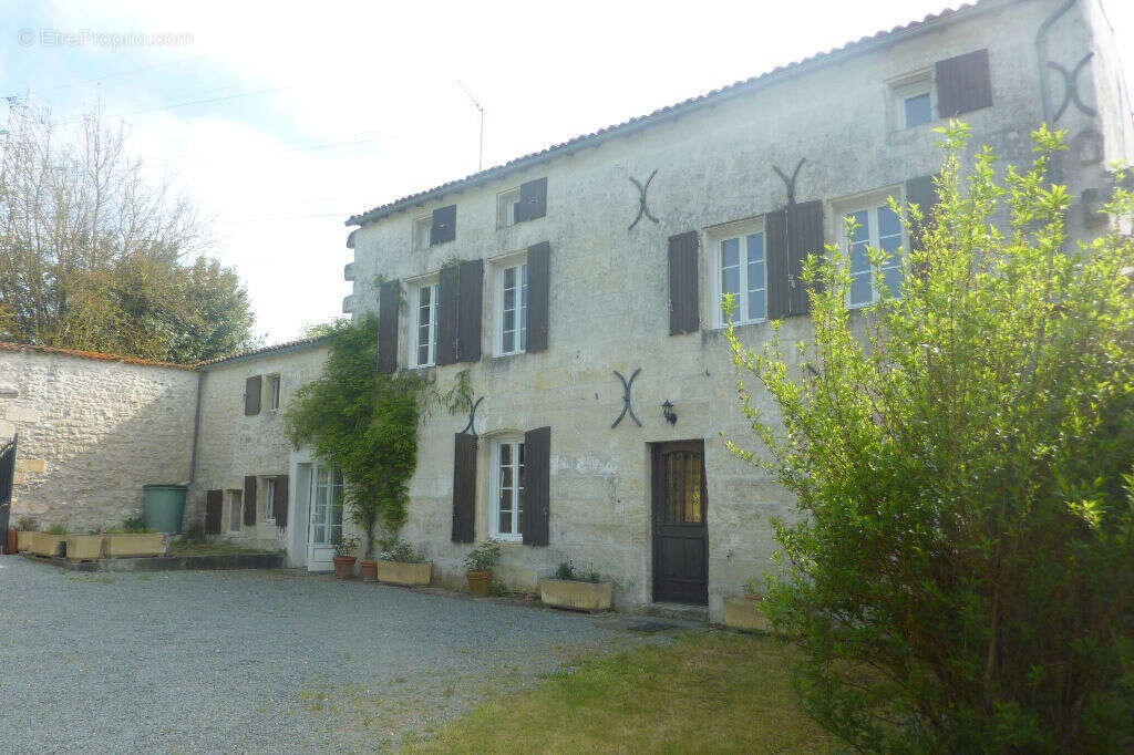 Maison à SAINTES