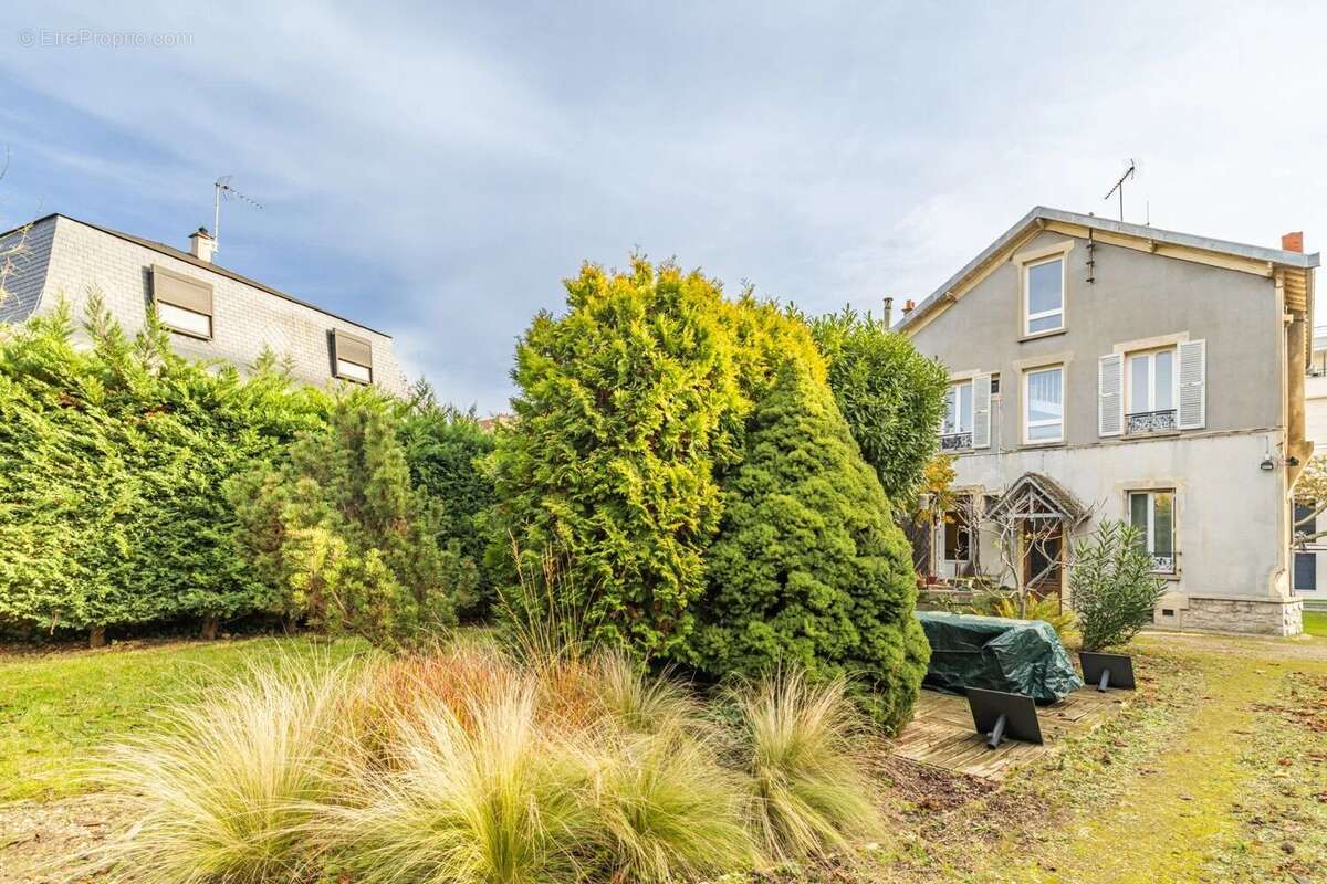 Maison à SAINT-MAUR-DES-FOSSES