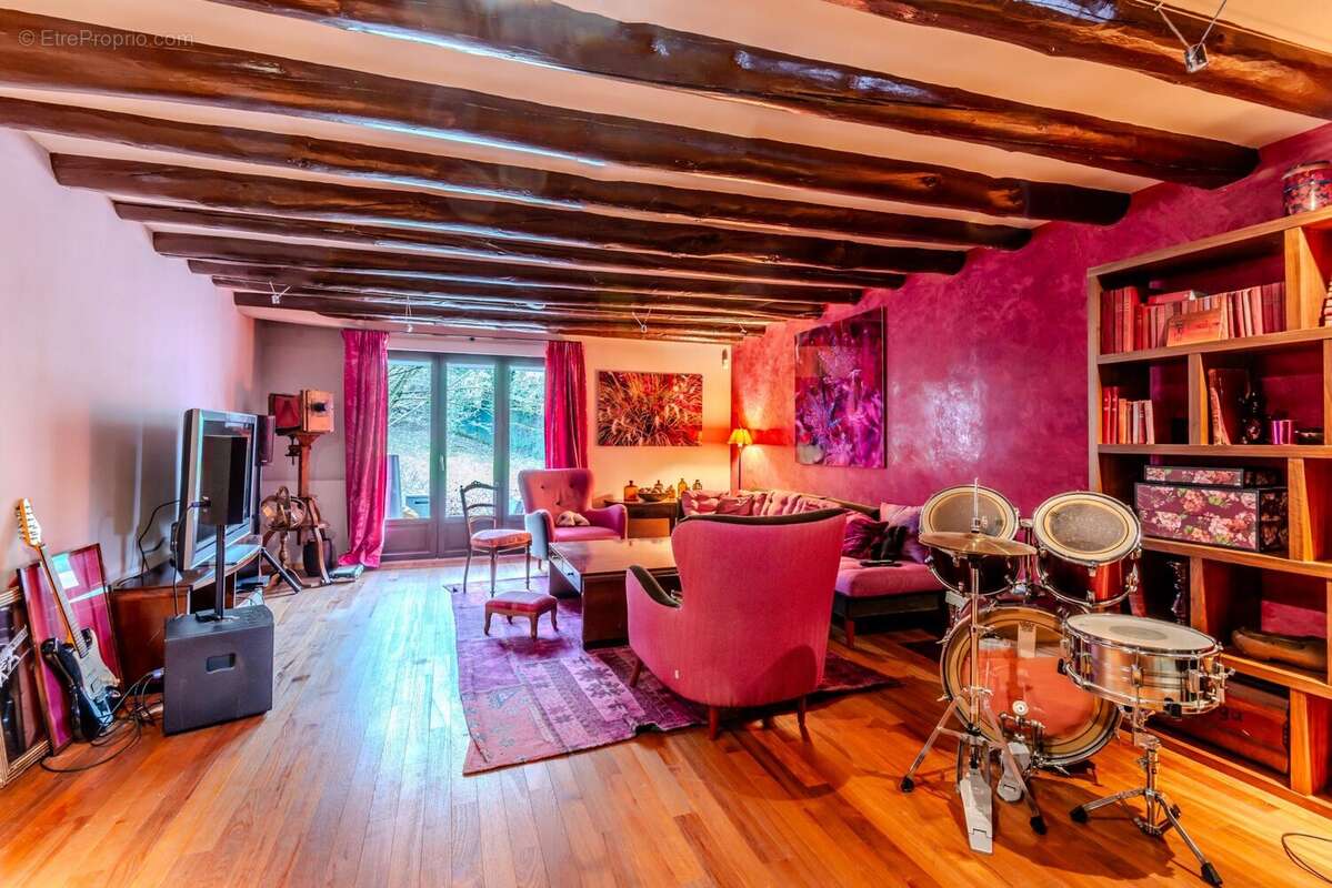 Maison à PERS-JUSSY