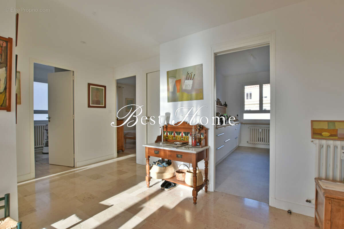 A vendre Appartement rénové de type 3 proche Maison Carrée avec ascenseur parking et cave - photo 10
