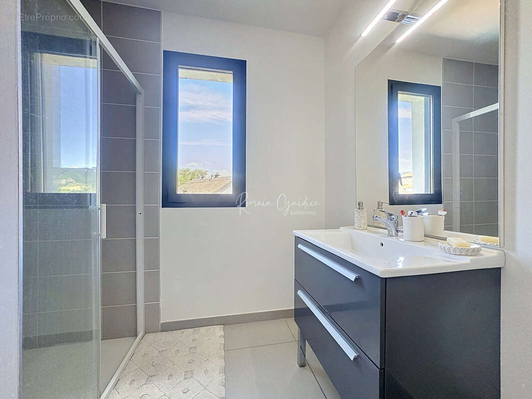 Maison f4 99 m2 centre ville avec garage et piscine - photo 11