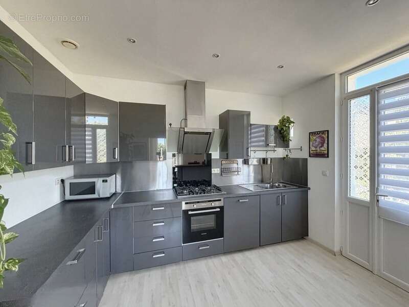 Bergerac, maison à vendre 162 m2 sur 1102 m2 de terrain  7 pièces  (24) - photo 2