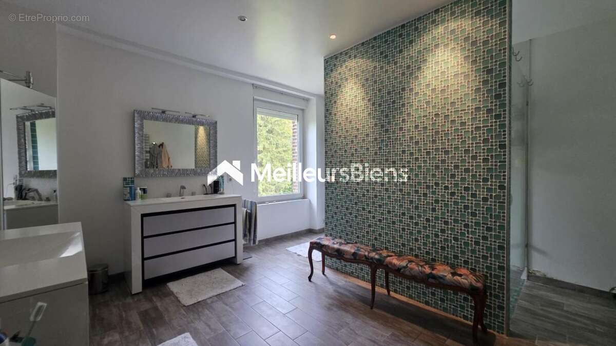 Maison à JENLAIN