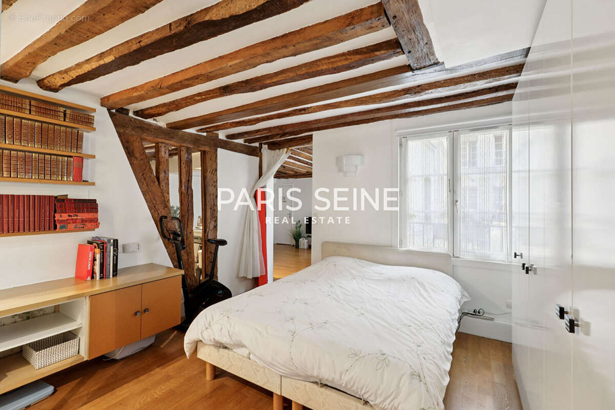 Appartement à PARIS-1E