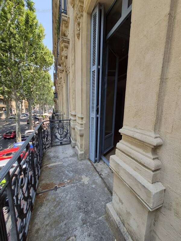 APPARTEMENT T1 avec balcon dans immeuble de caractère - photo 5