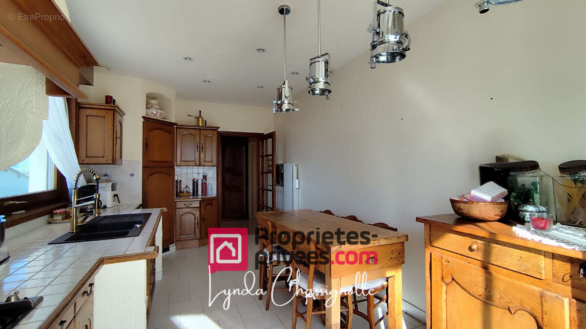 Maison à Riorges - Grand Garage + dépendance - photo 8