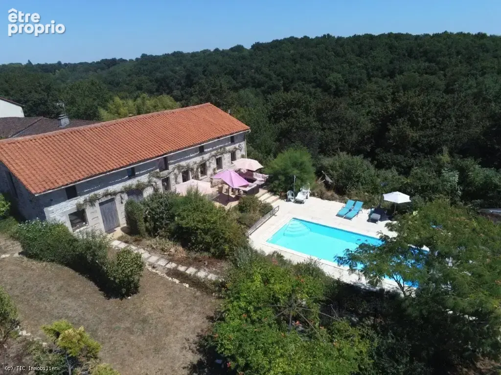 Photo Maison à Civray au prix de 368 400€