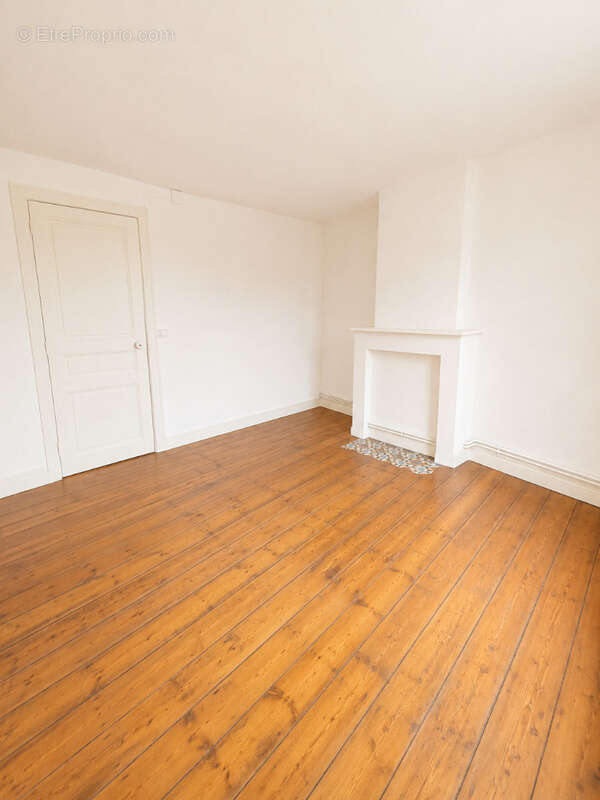 Maison lumineuse de 126 m2 avec 4 chambres et garage à La Sentinelle - photo 8