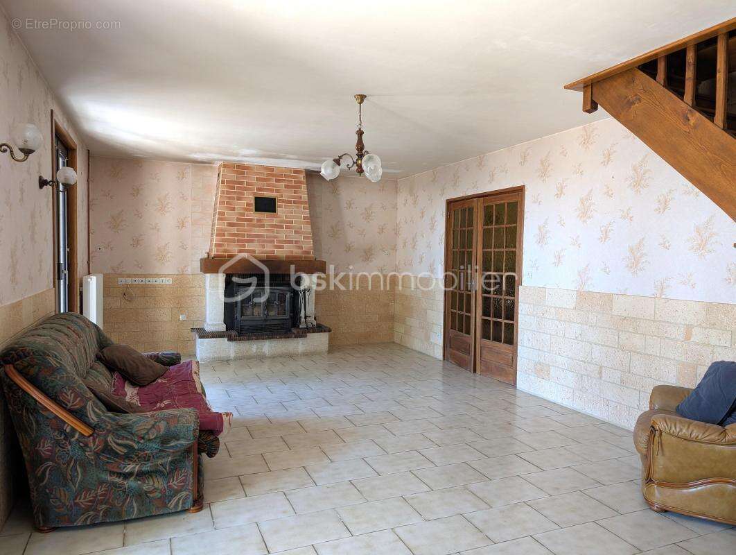 Maison à DUN-SUR-AURON