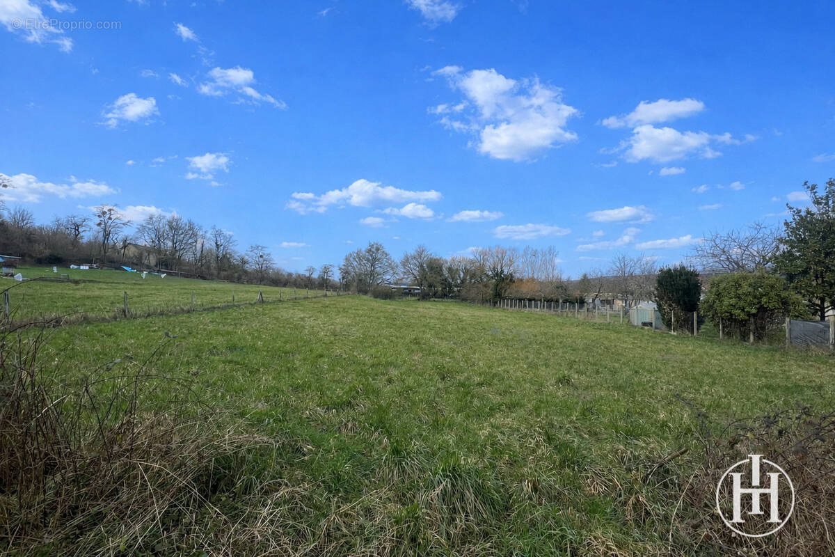 Terrain à SAINT-AMAND-MONTROND