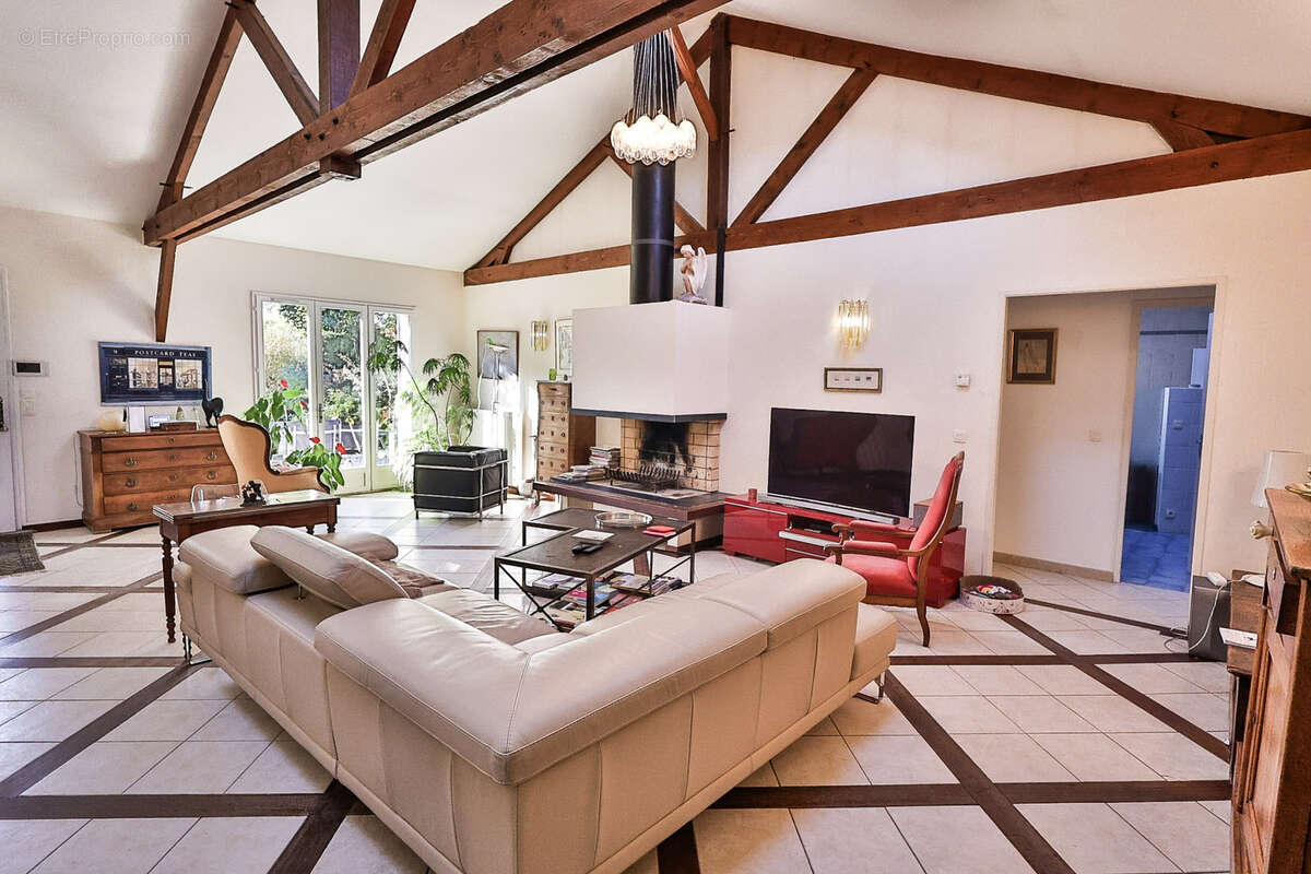 Maison à SAINTRY-SUR-SEINE