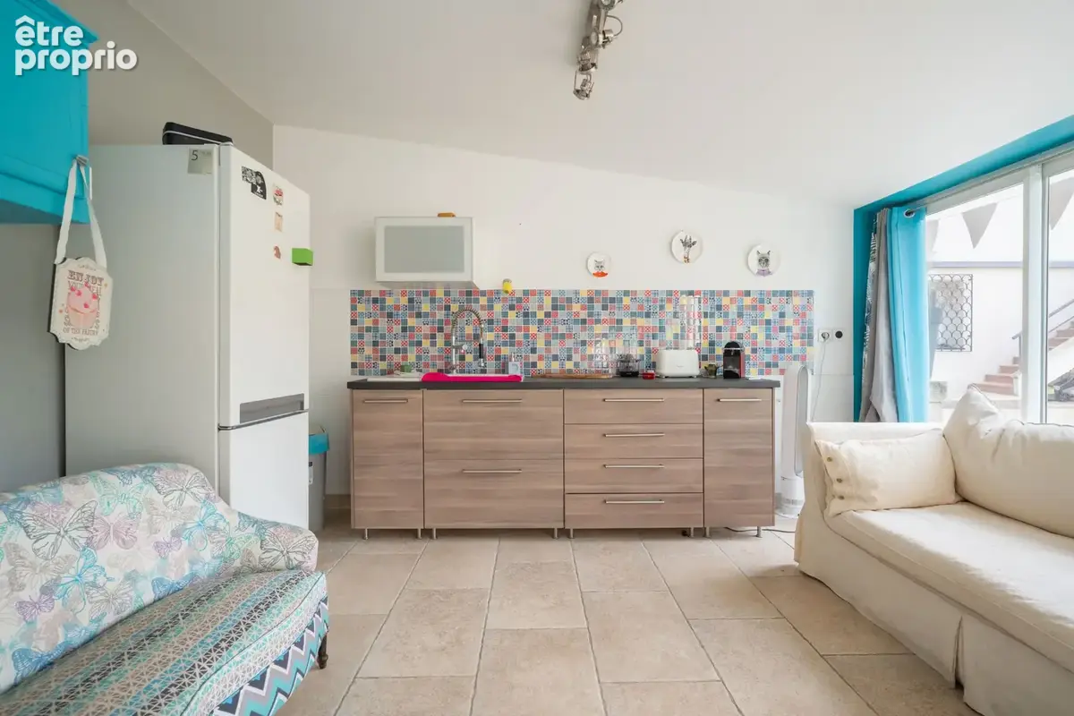 Une propriété pleine de charme comprenant deux appartements indépendants avec deux entrées séparées sur un ter - photo 22