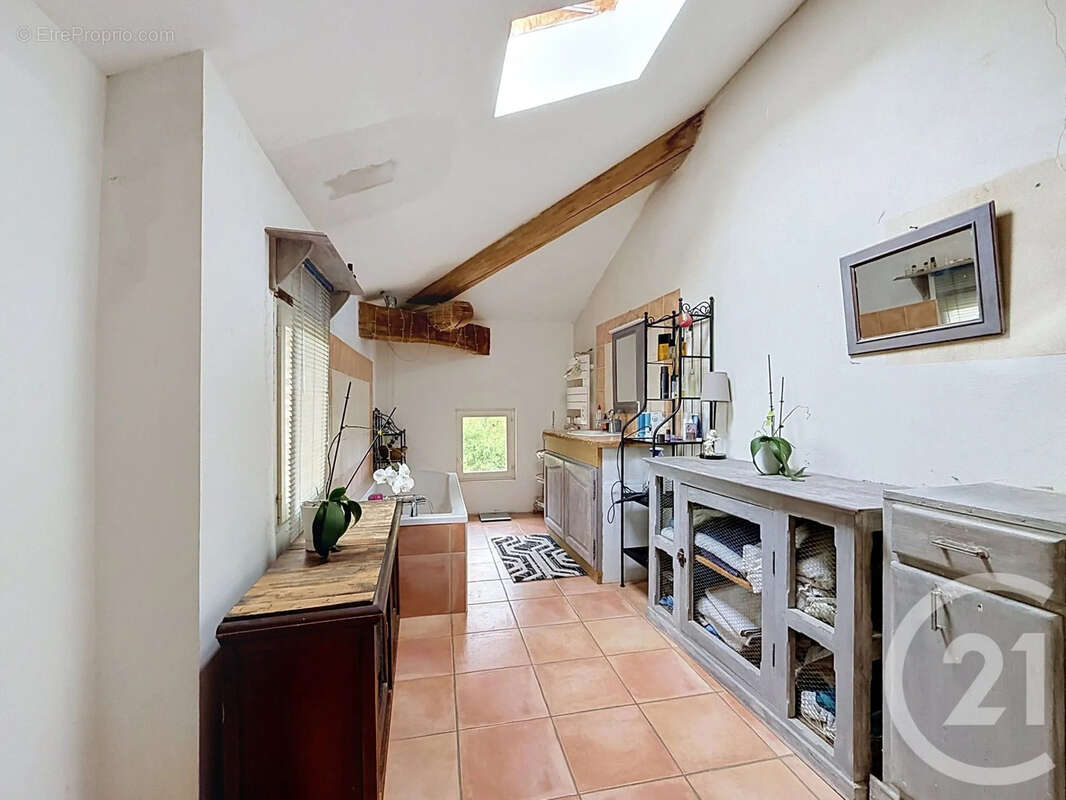 Maison 186 m² à Saint-Nauphary  - photo 10