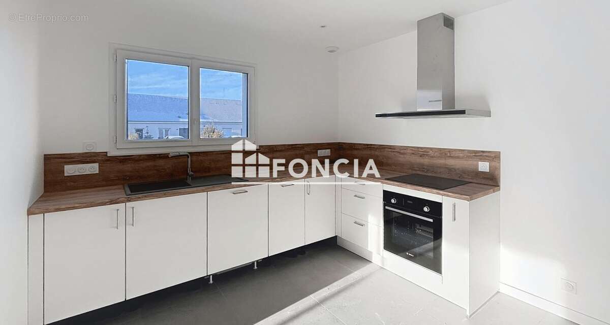 Maison à FONTAINE-ETOUPEFOUR