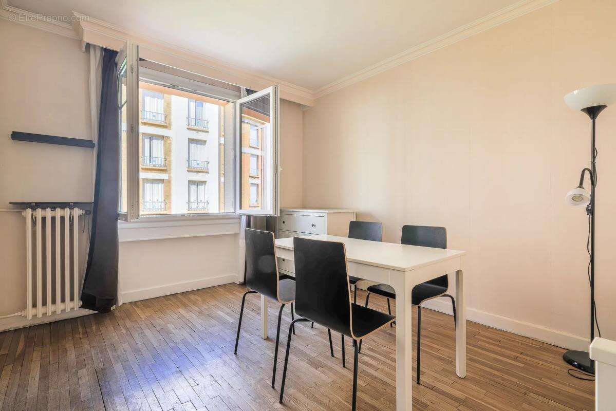 Appartement à COURBEVOIE