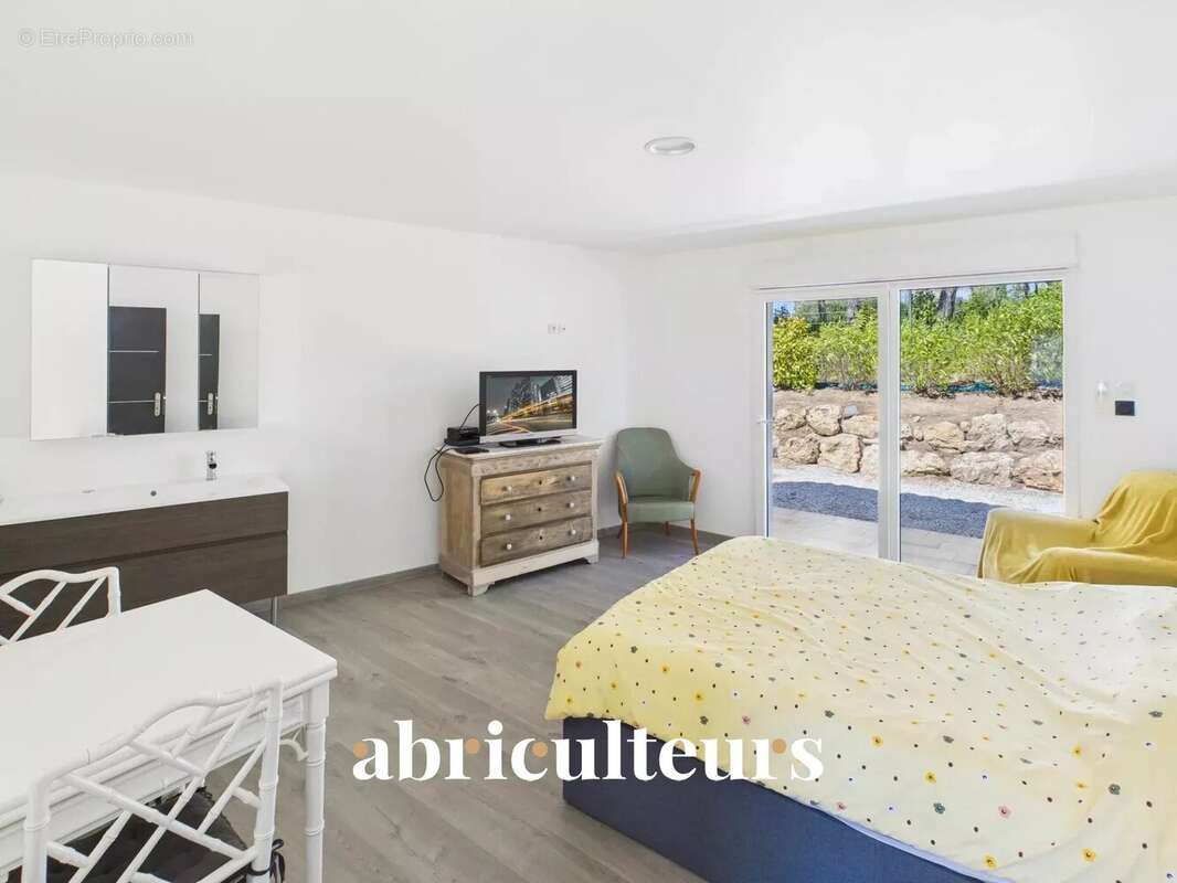 Maison à BAGNOLS-EN-FORET