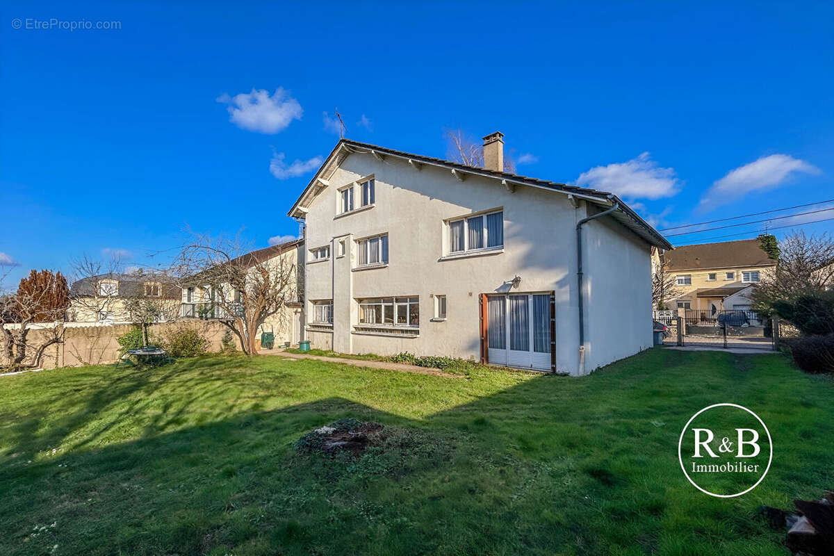 Maison à LES CLAYES-SOUS-BOIS
