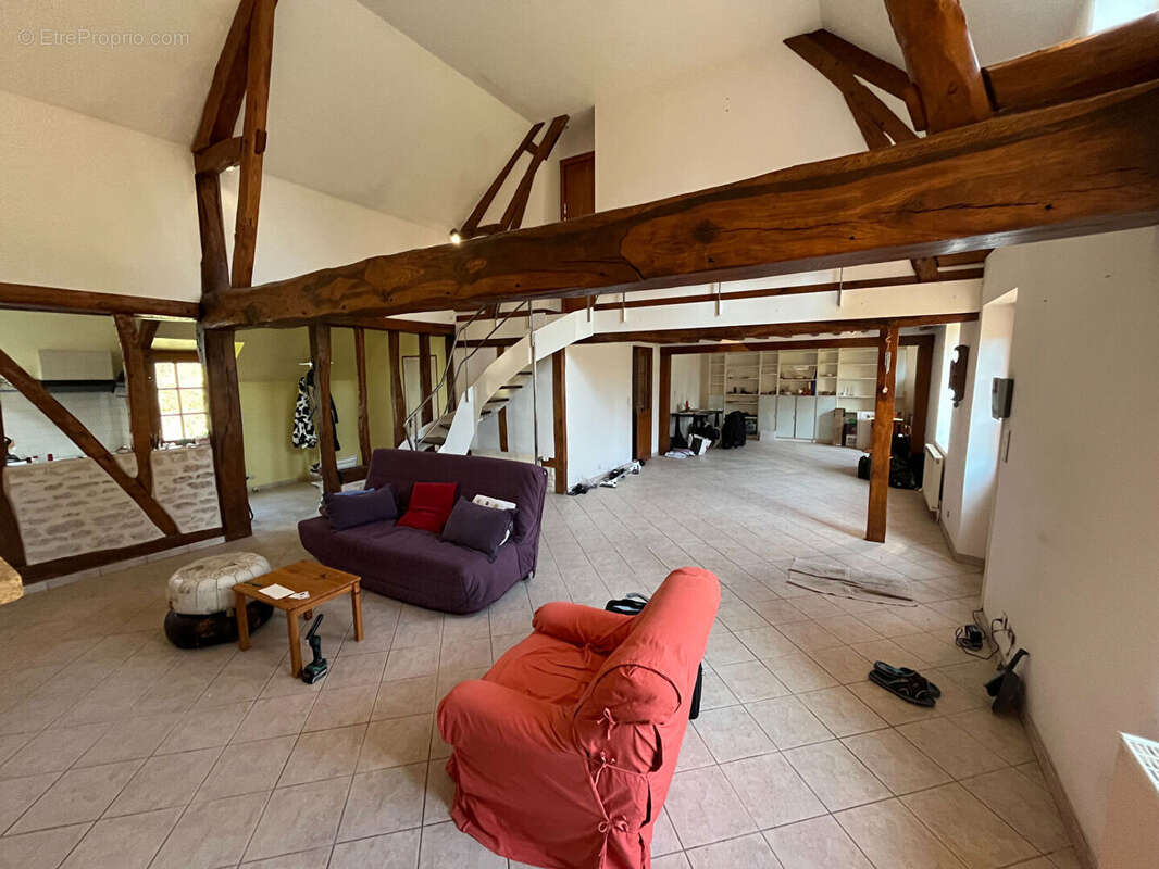 Maison à CHEVILLON-SUR-HUILLARD