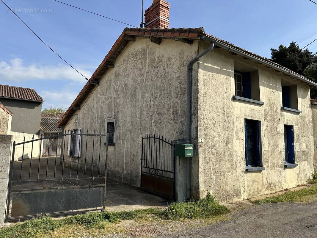 Maison à SOMMIERES-DU-CLAIN