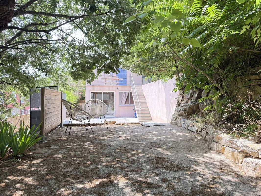 Maison à SAINTE-ANASTASIE-SUR-ISSOLE