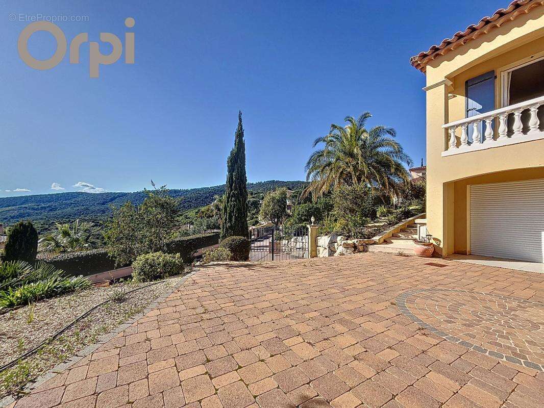 Maison à LES ISSAMBRES