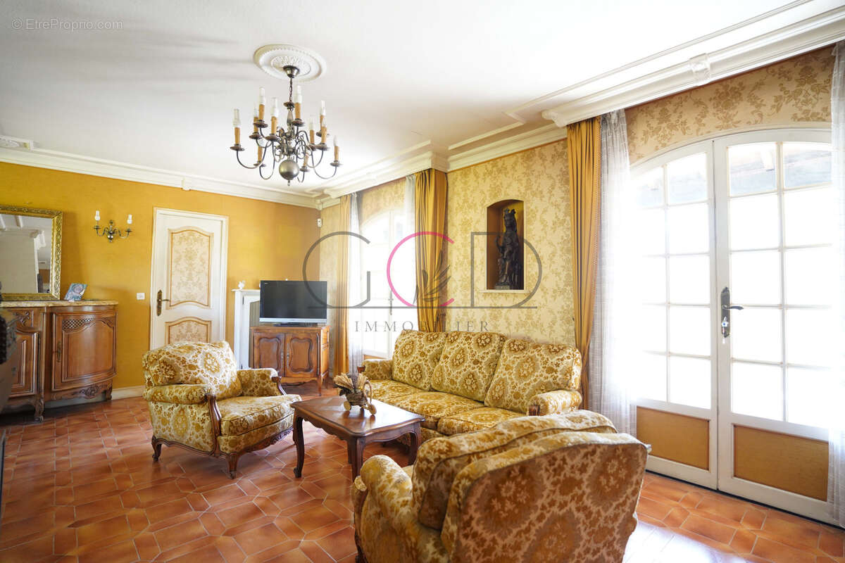 Maison à VENTABREN