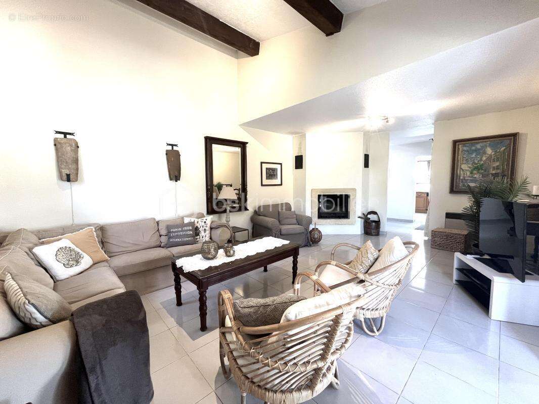 Maison à BAGNOLS-EN-FORET