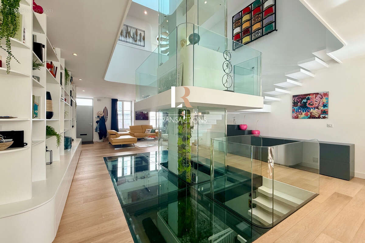 Marché central - Maison unique au design ultra contemporain avec extérieur - photo 5