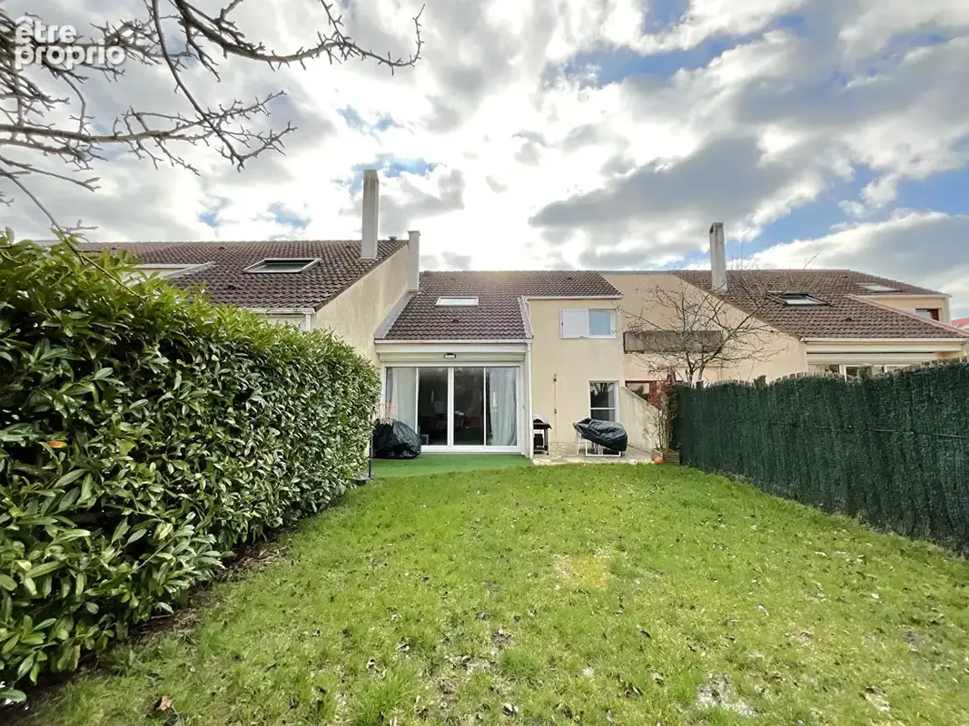 Maison à VOISINS-LE-BRETONNEUX