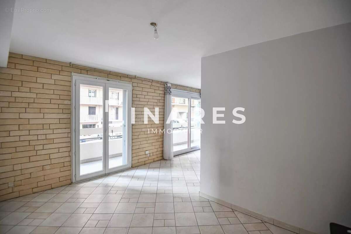 Appartement à MARSEILLE-4E