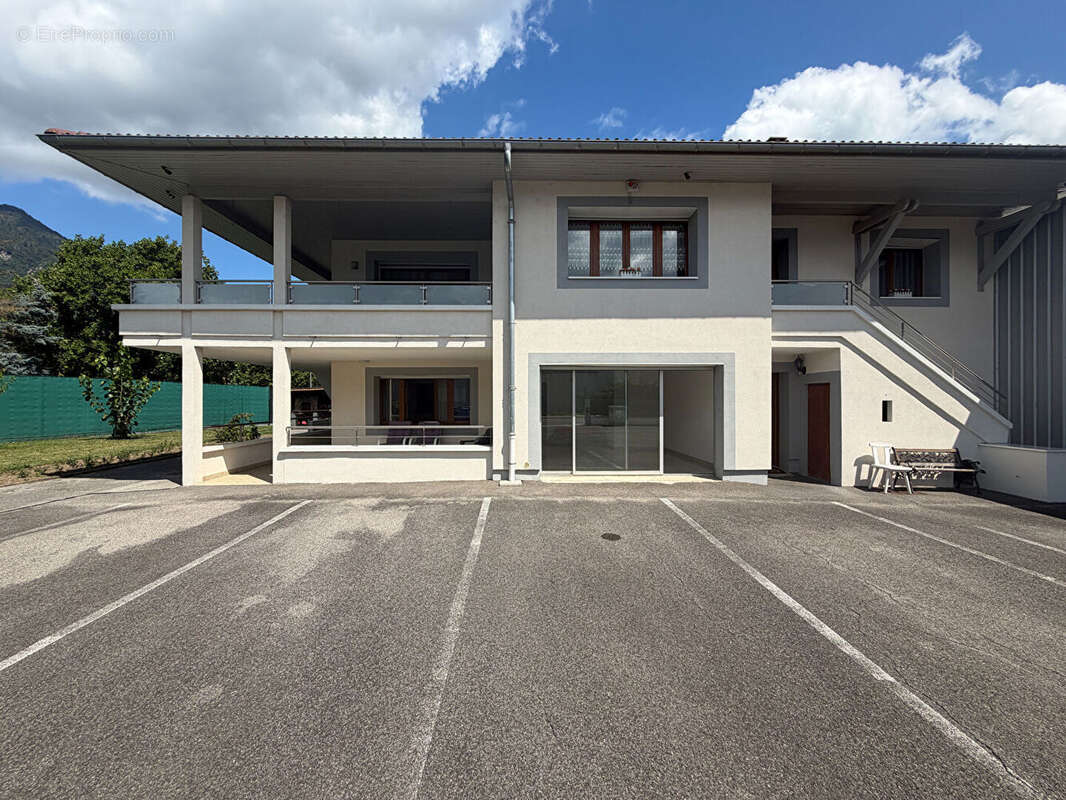Local commercial Marignier 5 pièce(s) 550 m2 - photo 6