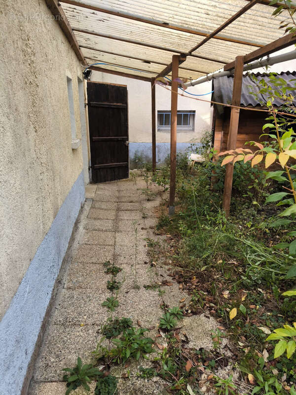 Maison 62 m² à Roumazieres-Loubert  - photo 2