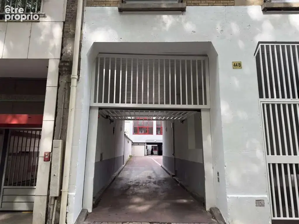 Parking à PARIS-10E