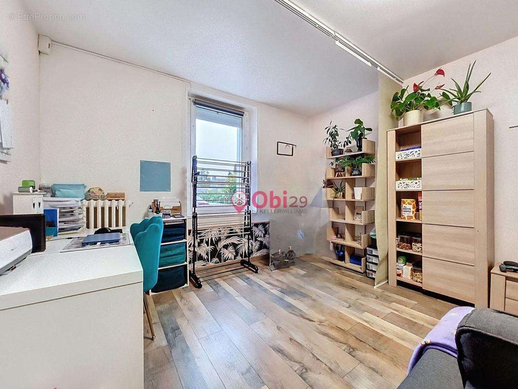 Maison à CHATEAUNEUF-DU-FAOU