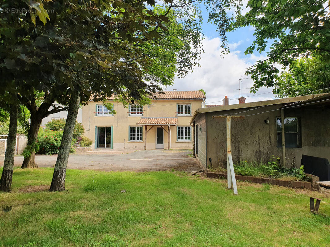Maison à FOMPERRON